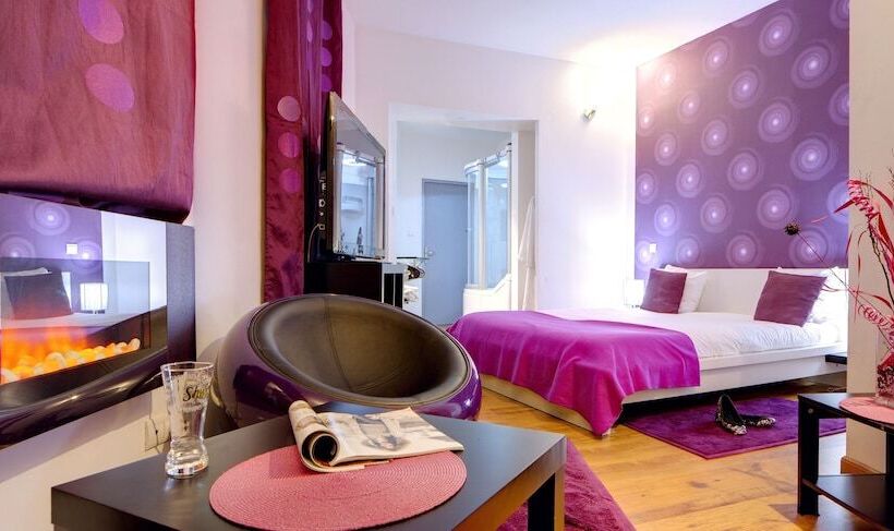 סוויטת ג'וניור, M