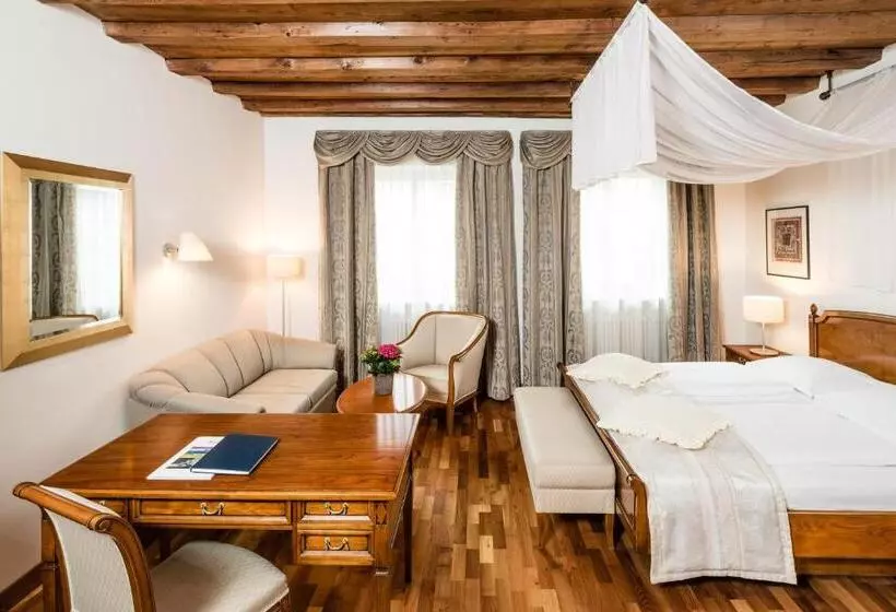 Standard Room, Restaurant Lilie