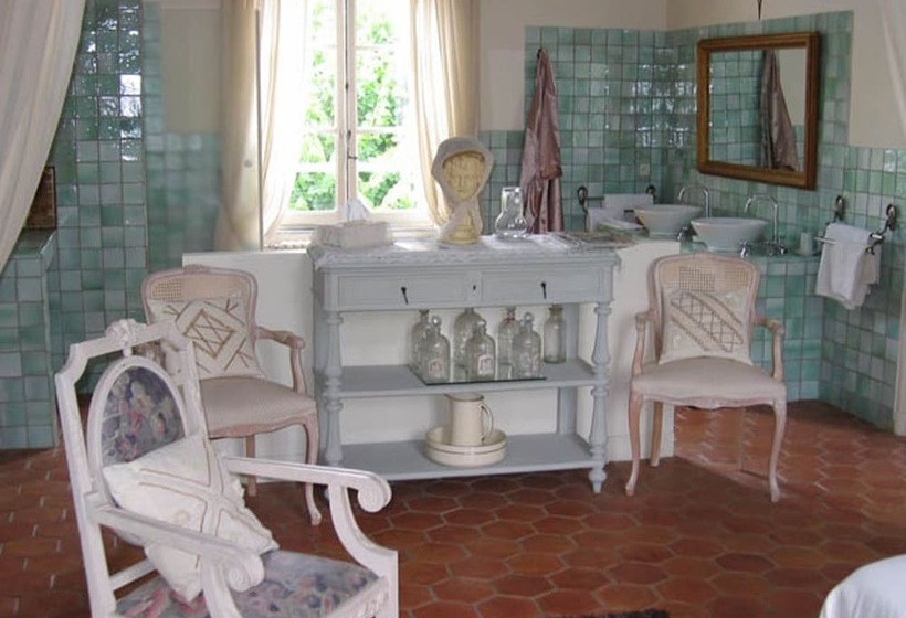 חדר סופריור, Château De La Rue