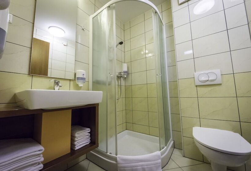 اتاق استاندارد سه نفره, Domačija Vodnik & Apartments