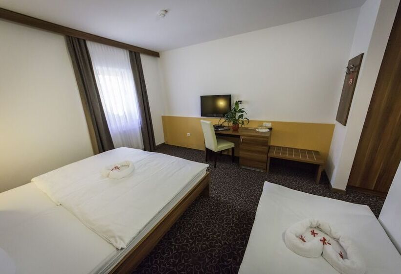 اتاق استاندارد سه نفره, Domačija Vodnik & Apartments