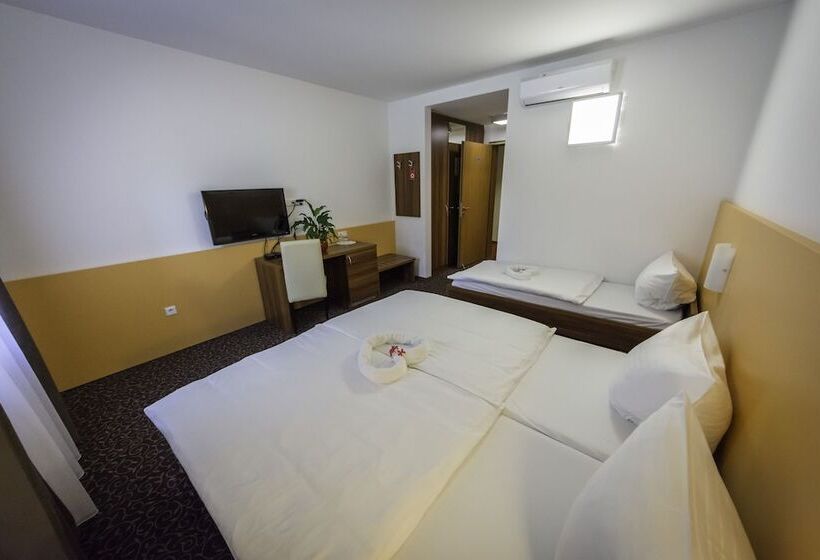 اتاق استاندارد سه نفره, Domačija Vodnik & Apartments