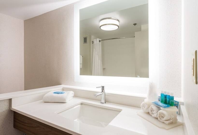 Люкс Адаптированный для Инвалидов, Holiday Inn Express Hotel & Suites Goldsboro   Base Area, An Ihg