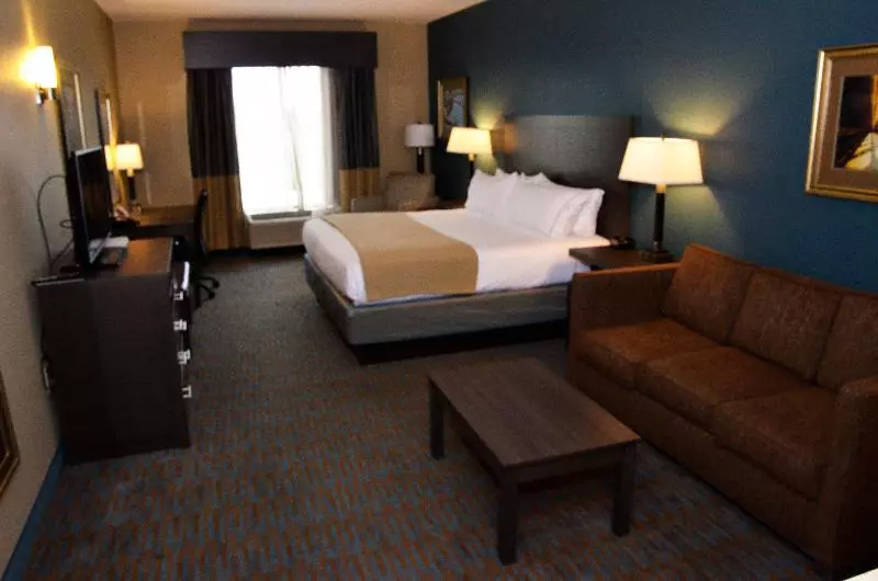身障者適用スイートルーム, Holiday Inn Express Hotel & Suites Goldsboro   Base Area, An Ihg