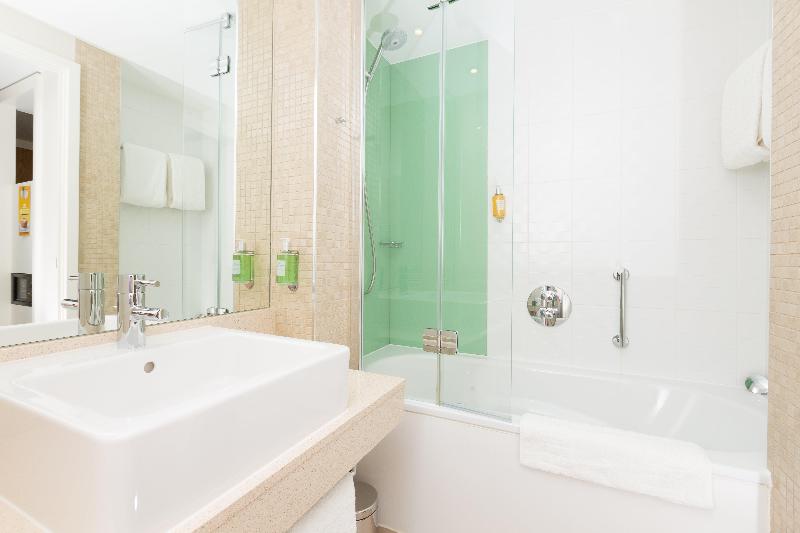 Номер Стандарт Адаптированный для Инвалидов, Holiday Inn Express Hotel & Suites Goldsboro   Base Area, An Ihg