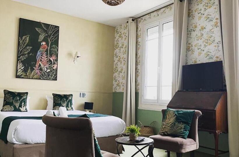 חדר משפחתי, Hôtel De La Côte Fleurie