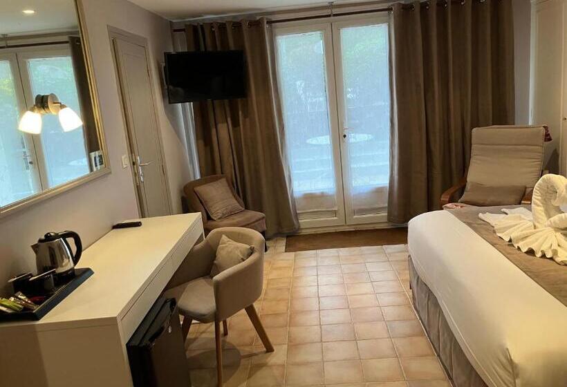 חדר משפחתי, Hôtel De La Côte Fleurie