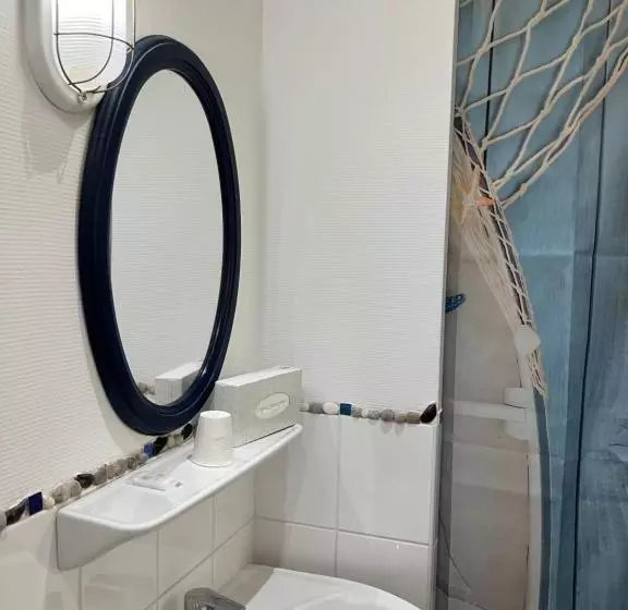 اتاق استاندارد یک نفره, Hôtel De La Côte Fleurie