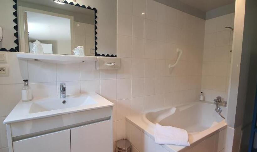 חדר סופריור לשלושה, Hôtel De La Côte Fleurie