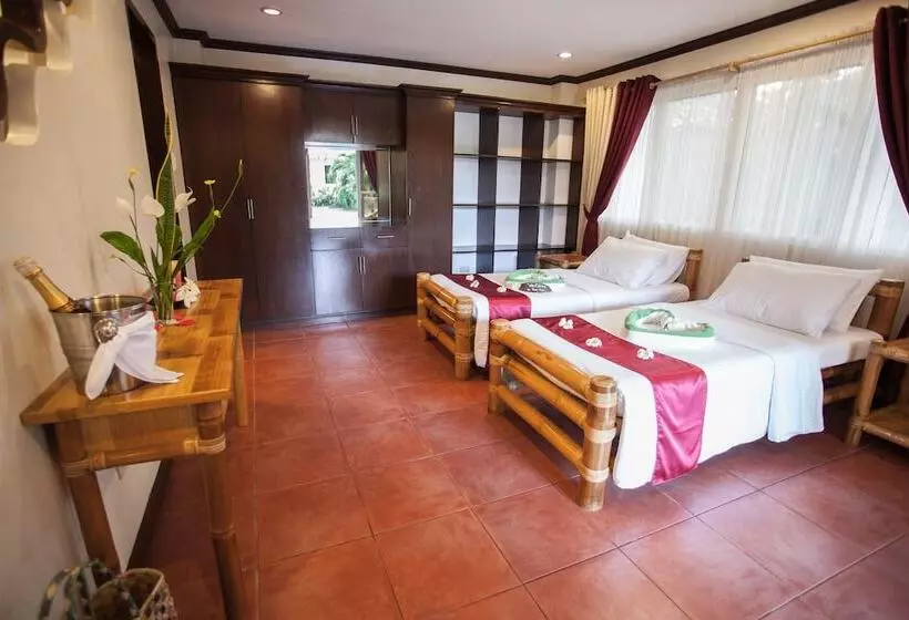 اتاق خانوادگی, Pura Vida Beach & Dive Resort