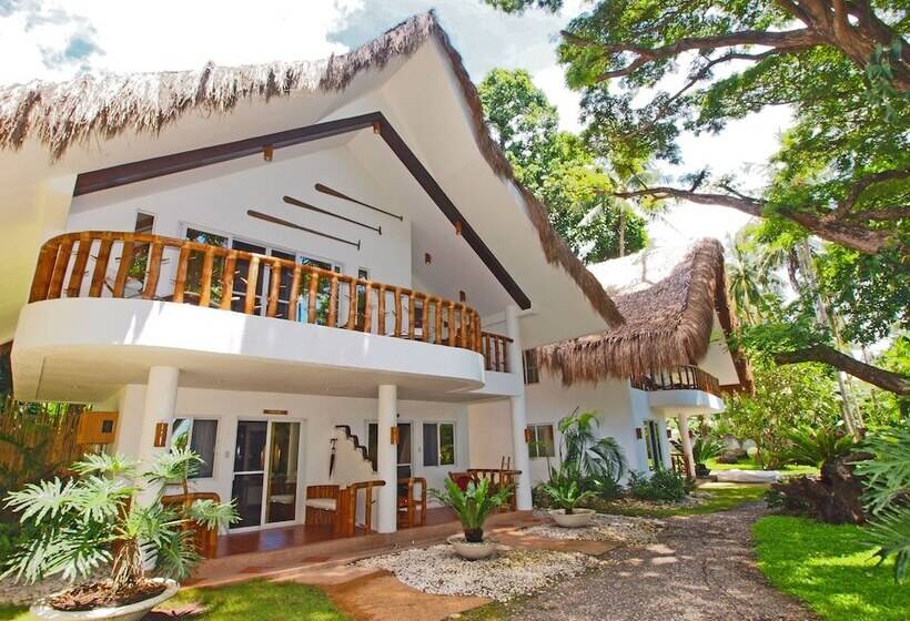 سوییت, Pura Vida Beach & Dive Resort