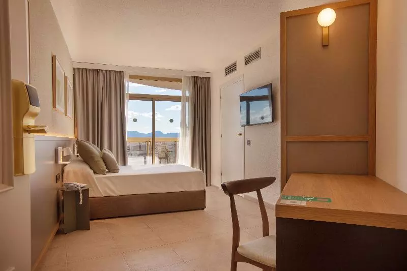 اتاق لوکس چهار تخته, Republica Hotel Yerevan