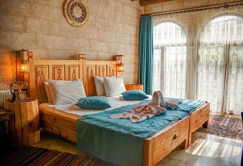 اتاق لوکس با چشم‌انداز شهر, Efendi Cave