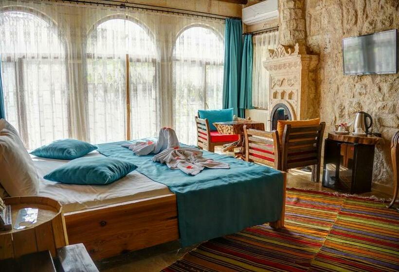 اتاق لوکس با چشم‌انداز شهر, Efendi Cave