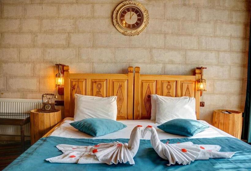 اتاق لوکس با چشم‌انداز شهر, Efendi Cave