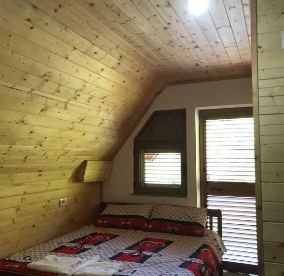 Cameră Cvadruplă Standard, Elvis Blini Thethi