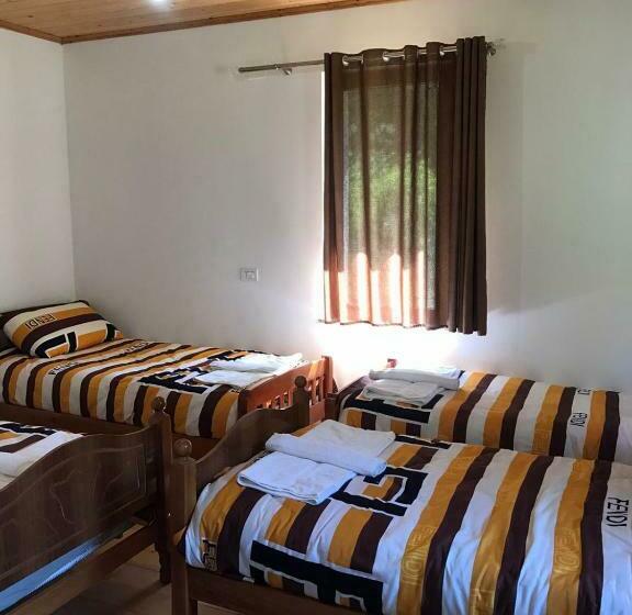 Cameră Cvadruplă Standard, Elvis Blini Thethi