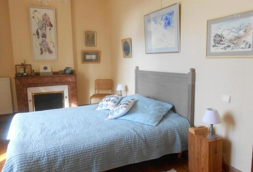 غرفة قياسية مطلة على الجبل, Chambres Rue De Lorry