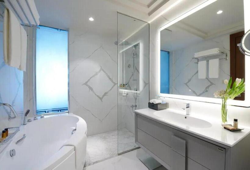 اتاق سوپریور با تخت بزرگ, Wyndham Grand Doha West Bay Beach