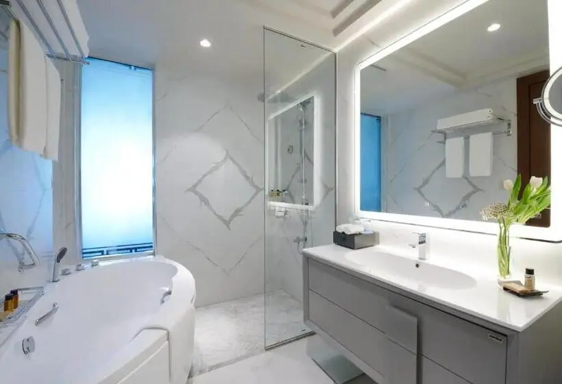 اتاق سوپریور با تخت بزرگ, Wyndham Grand Doha West Bay Beach