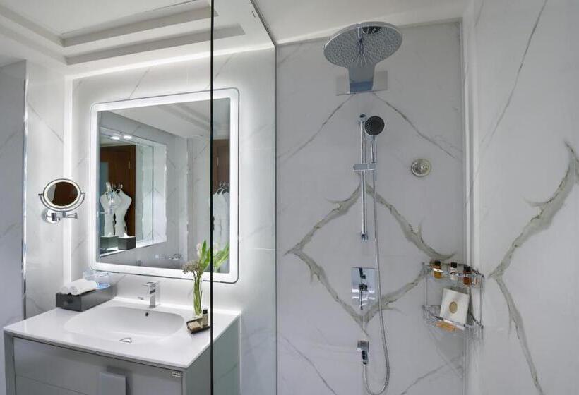 اتاق لوکس با تخت بزرگ, Wyndham Grand Doha West Bay Beach