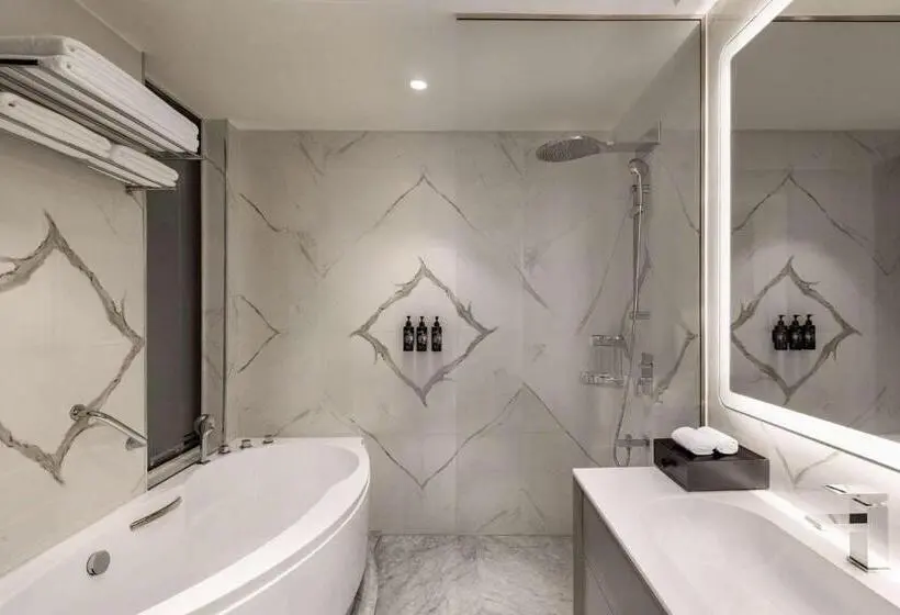 اتاق لوکس با چشم‌انداز دریا, Wyndham Grand Doha West Bay Beach