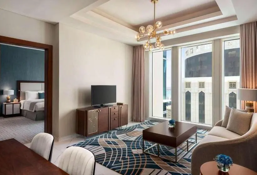 سوییت اجرایی, Wyndham Grand Doha West Bay Beach