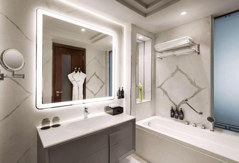 1 Bedroom Apartment City View, Wyndham Grand Doha West Bay Beach