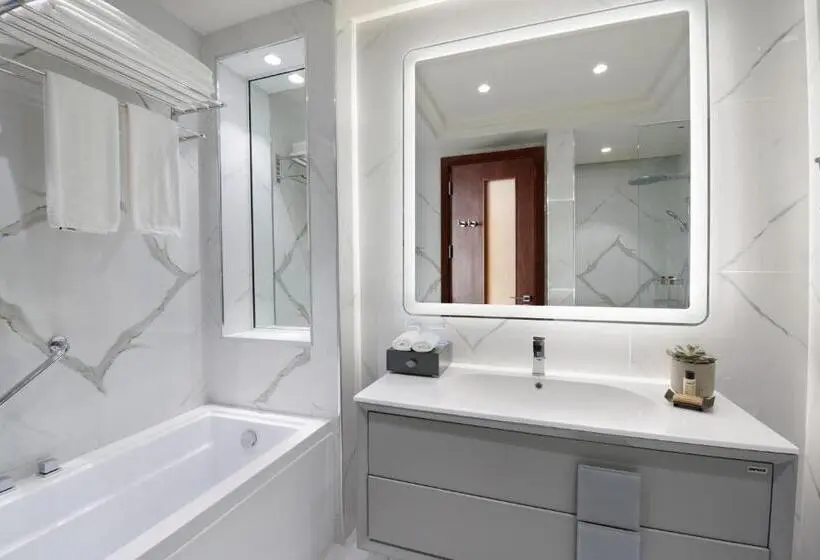 2 Bedrooms Apartment City View
