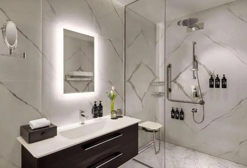 اتاق سوپریور برای معلولان, Wyndham Grand Doha West Bay Beach