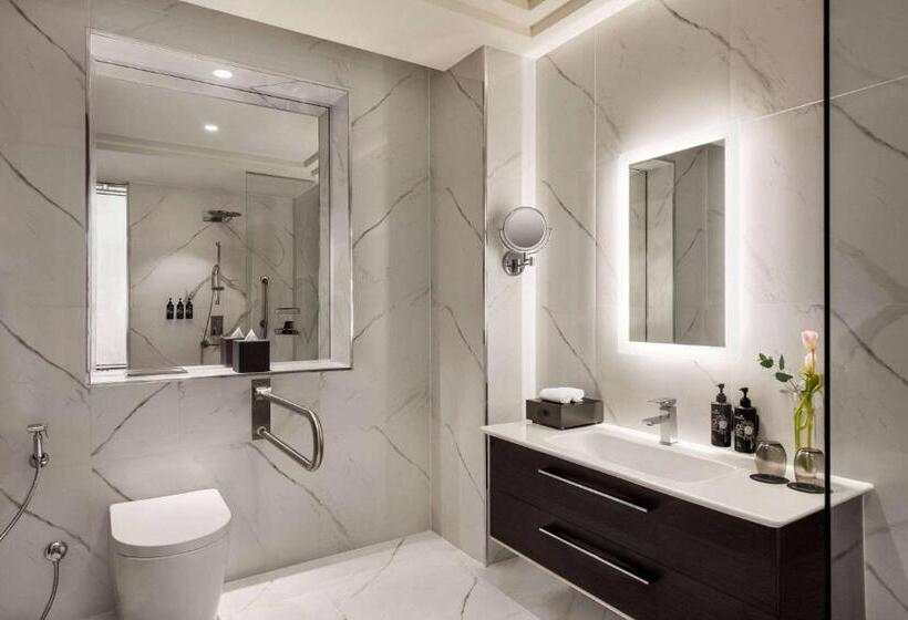 اتاق سوپریور برای معلولان, Wyndham Grand Doha West Bay Beach