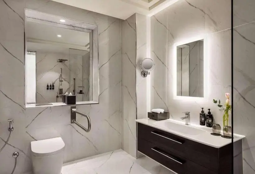 اتاق سوپریور برای معلولان, Wyndham Grand Doha West Bay Beach
