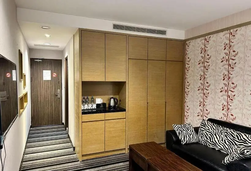 اتاق لوکس خانوادگی, Home Full