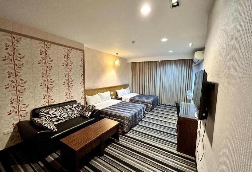 اتاق لوکس خانوادگی, Home Full