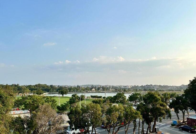 اتاق لوکس خانوادگی, Home Full