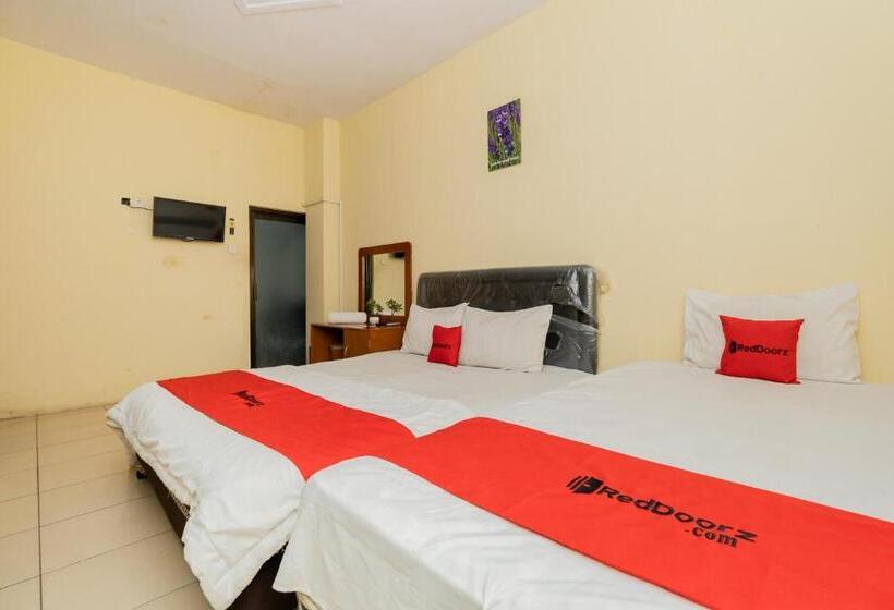 家庭间, Reddoorz Syariah At Danau Maninjau Sawojajar