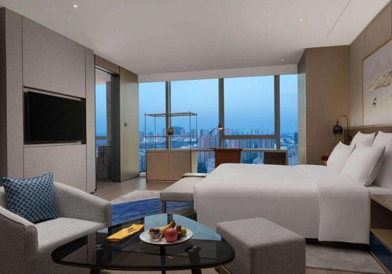 Executive Suite King Bed, Pullman Huai An 淮安铂尔曼酒店