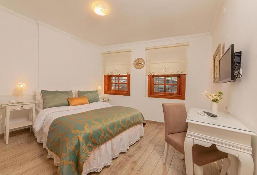 سوییت خانوادگی, Zemira Garden