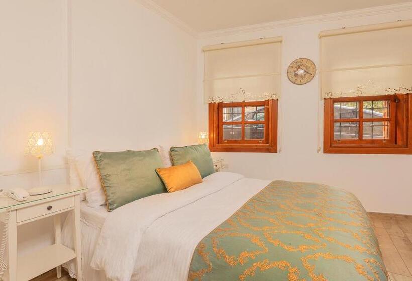 سوییت خانوادگی, Zemira Garden