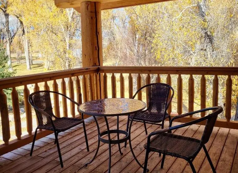 デラックスの４人部屋, Buffalopeaks Lodge