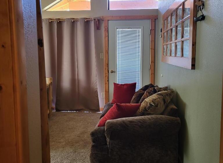 غرفة قياسية مزوَّدة بتراس, Buffalopeaks Lodge