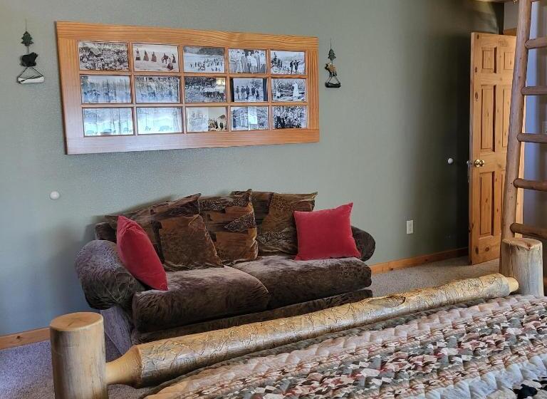 غرفة قياسية مزوَّدة بتراس, Buffalopeaks Lodge