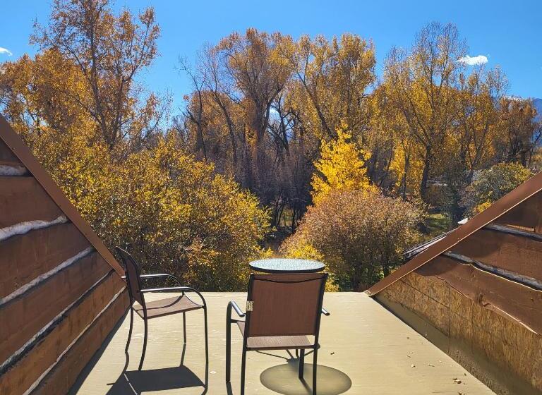 غرفة قياسية مزوَّدة بتراس, Buffalopeaks Lodge