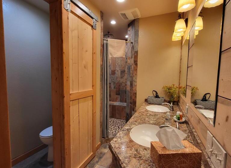 غرفة ديلوكس, Buffalopeaks Lodge