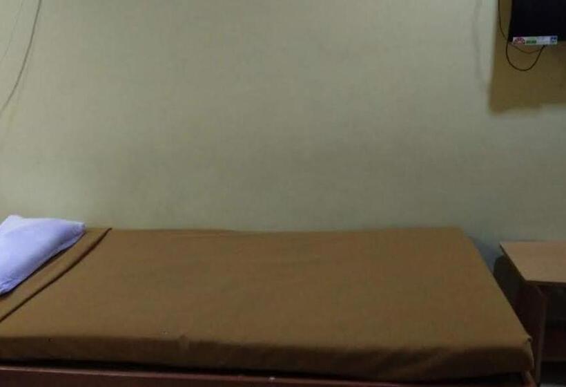 חדר משפחתי, Bluemoon Residency