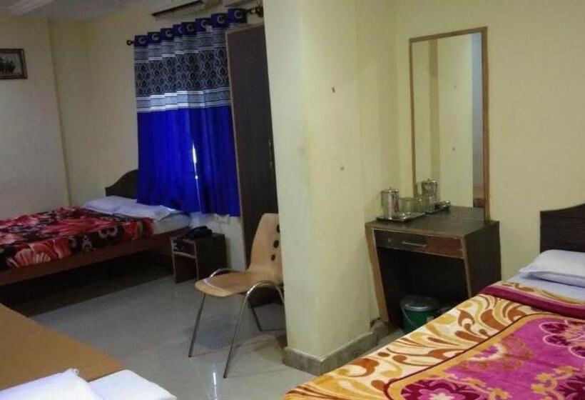 חדר משפחתי, Bluemoon Residency