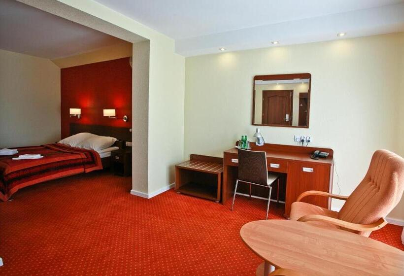 Студия Superior, Chabrowy Dworek