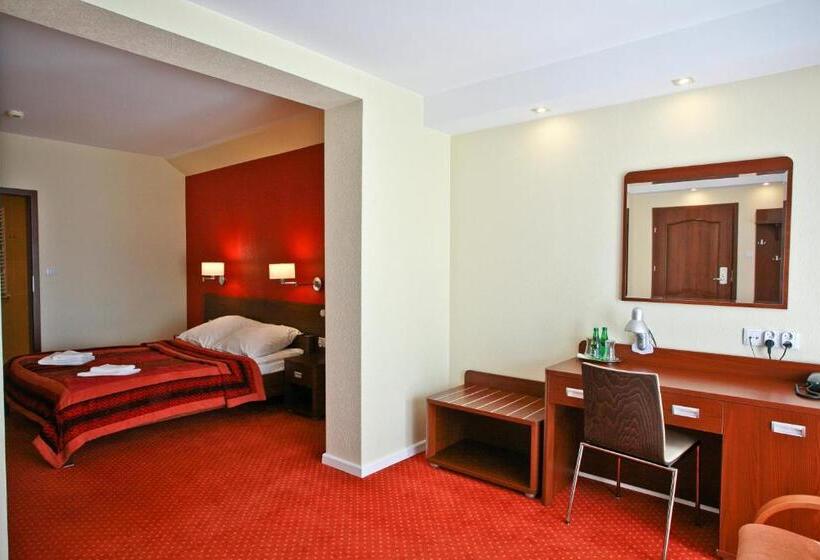 Студия Superior, Chabrowy Dworek