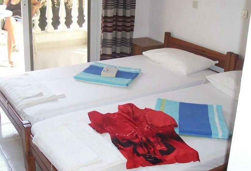 标准间带游泳池, Helgas Paradise