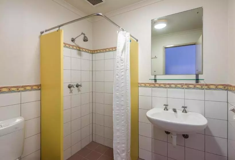 ルームシェアのワンベッド, Yha Adelaide Central